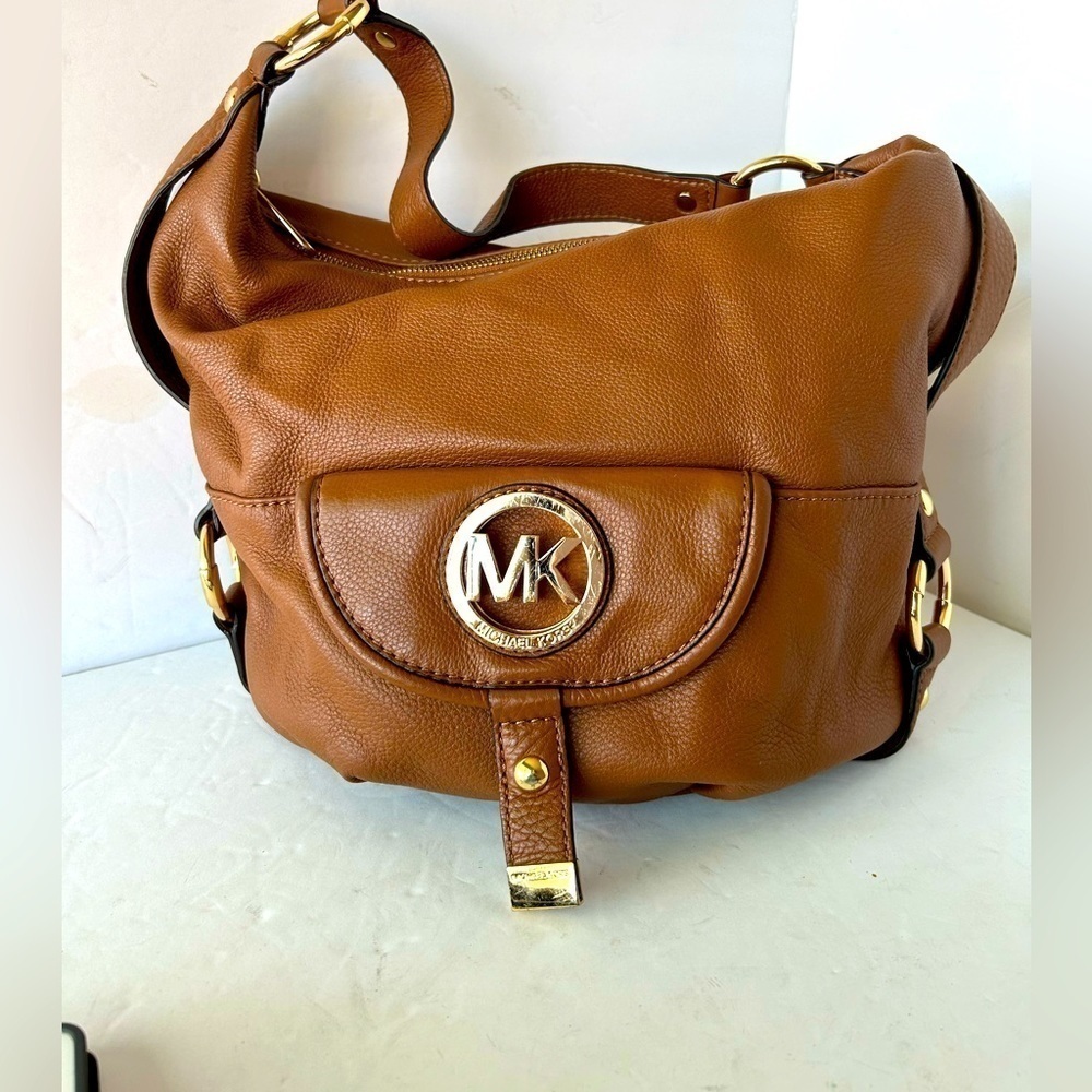 Michael Kors Original Tan Pebble Leather Hobo shoulder bag.